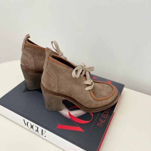 WOMEN’S TAN LEATHER ÁMSTERDAM RUBBER HEELED ÁMSTERDAM LOAFER BOOTIES W/ LACES - Picture 7 of 9